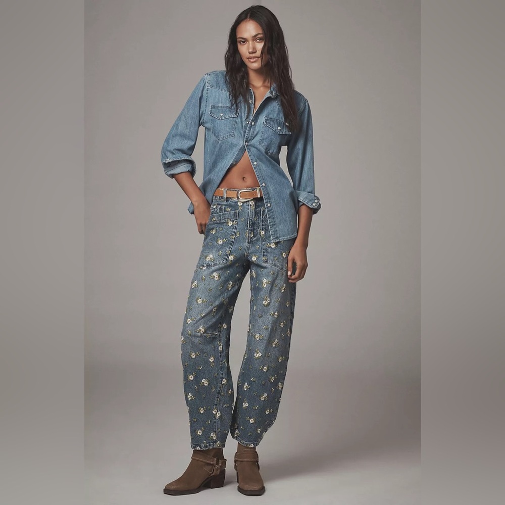 NWT Anthropology Avec Les Filles High-Rise Barrel
Jeans Embroidered floral Sz 31